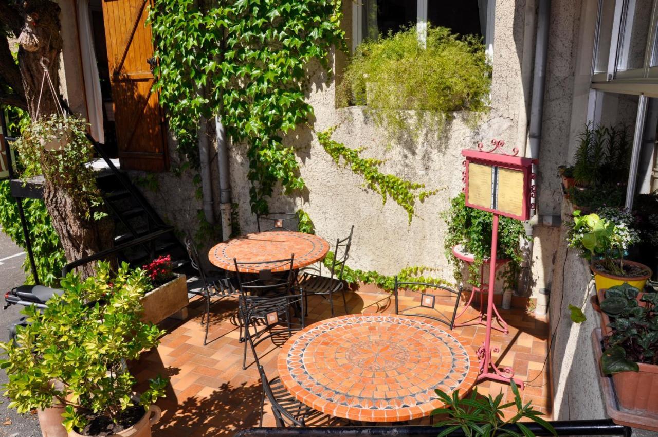 Les Deux Acacias Hotel Villepinte  Exterior photo